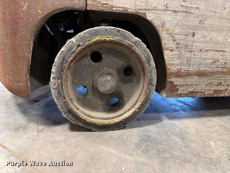 image for item DV2128 2004 Nissan MCPLO2A25JV forklift