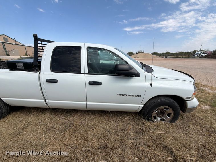 image for item DV8612 2003 Dodge Ram 2500 Crew Cab pickup truck