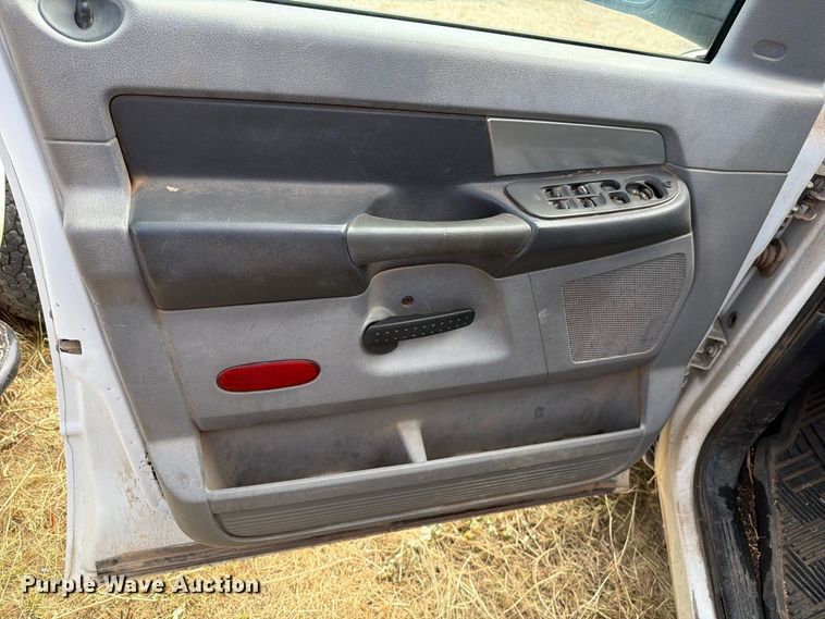 image for item DV8612 2003 Dodge Ram 2500 Crew Cab pickup truck
