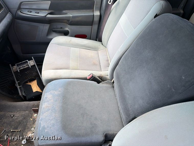image for item DV8612 2003 Dodge Ram 2500 Crew Cab pickup truck