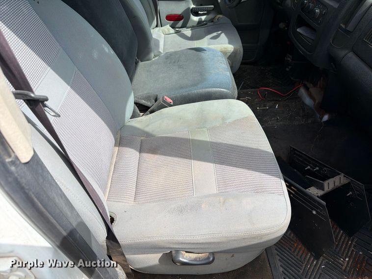 image for item DV8612 2003 Dodge Ram 2500 Crew Cab pickup truck