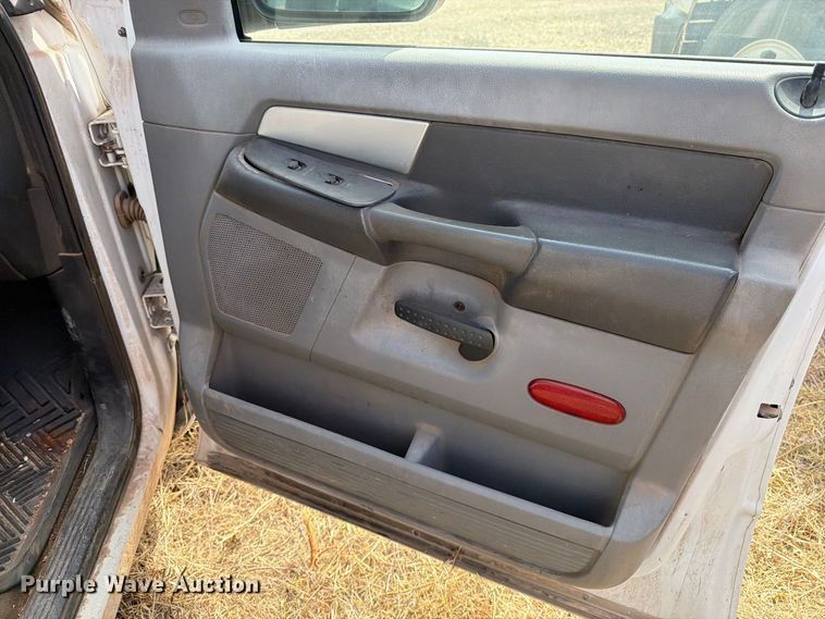 image for item DV8612 2003 Dodge Ram 2500 Crew Cab pickup truck