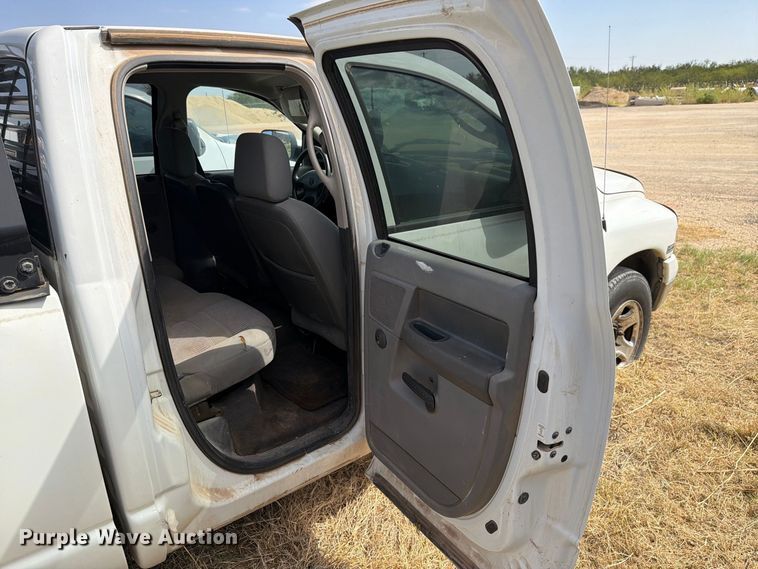 image for item DV8612 2003 Dodge Ram 2500 Crew Cab pickup truck
