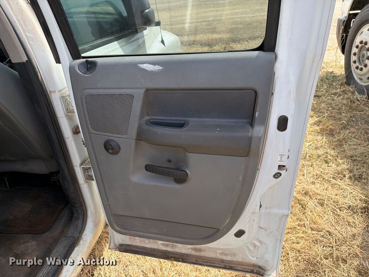 image for item DV8612 2003 Dodge Ram 2500 Crew Cab pickup truck