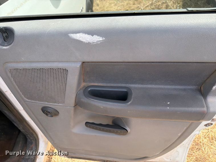 image for item DV8612 2003 Dodge Ram 2500 Crew Cab pickup truck