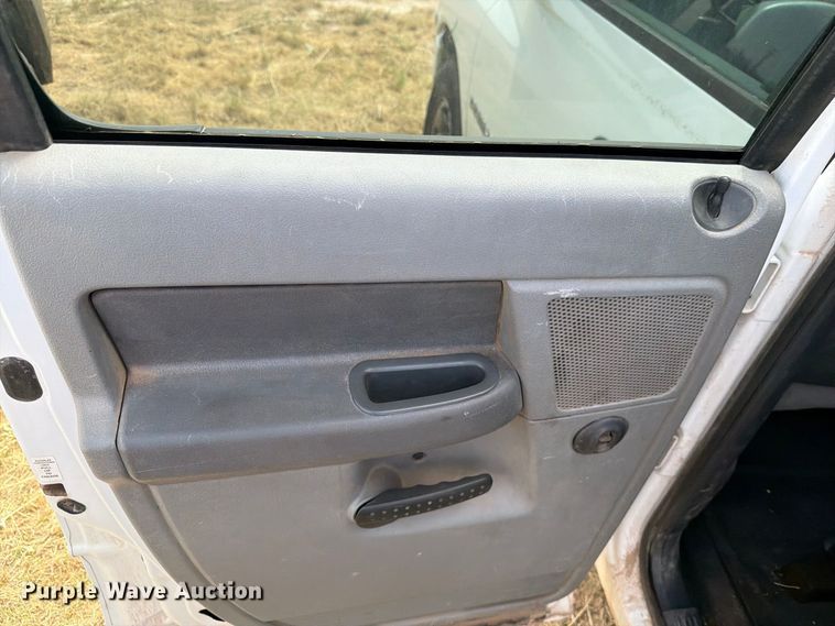image for item DV8612 2003 Dodge Ram 2500 Crew Cab pickup truck