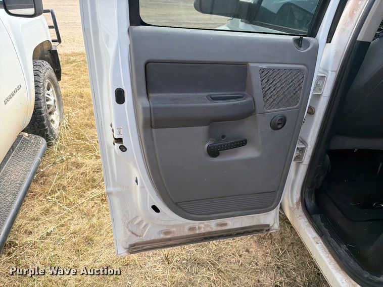 image for item DV8612 2003 Dodge Ram 2500 Crew Cab pickup truck