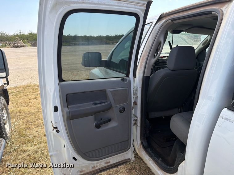 image for item DV8612 2003 Dodge Ram 2500 Crew Cab pickup truck