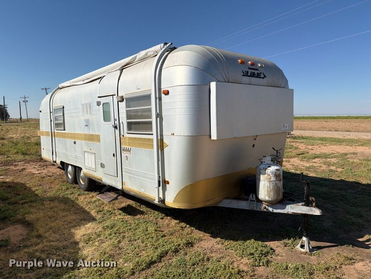 image for item DV8673 1970 Streamline Regency camper