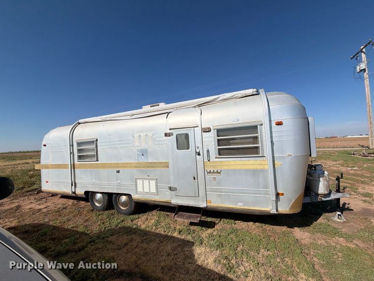 image for item DV8673 1970 Streamline Regency camper