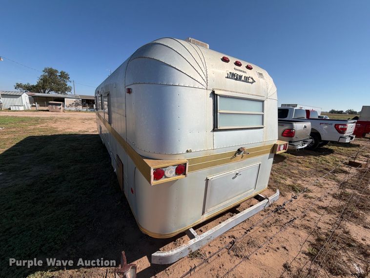 image for item DV8673 1970 Streamline Regency camper