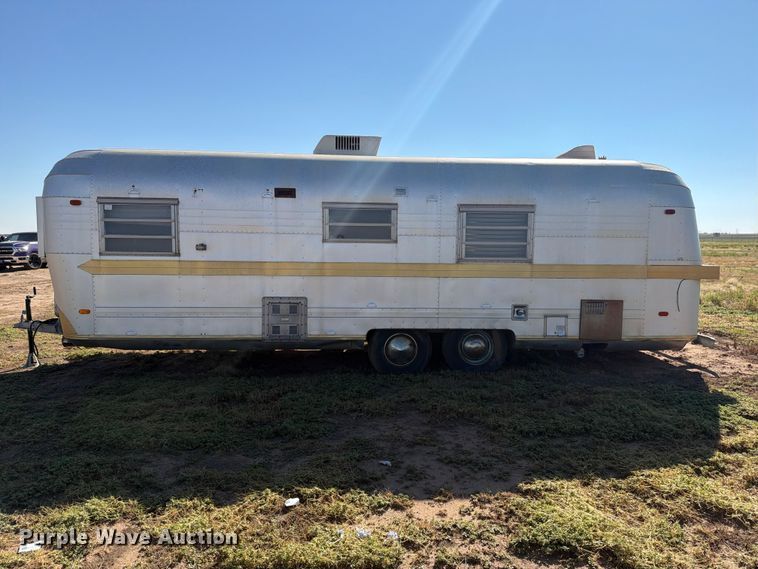 image for item DV8673 1970 Streamline Regency camper