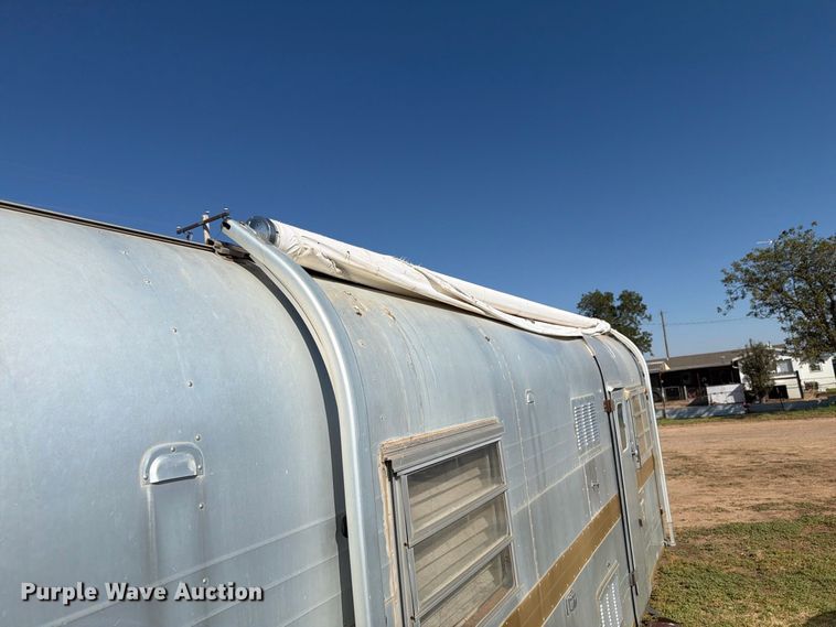 image for item DV8673 1970 Streamline Regency camper