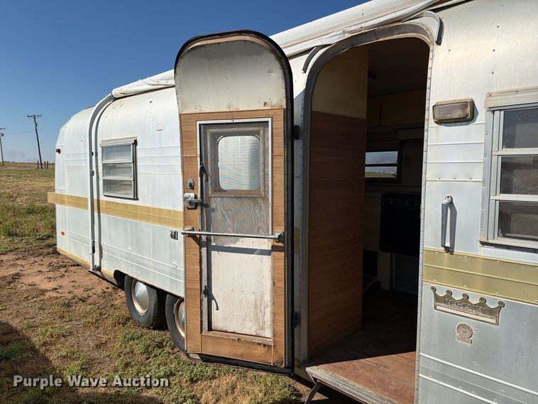 image for item DV8673 1970 Streamline Regency camper