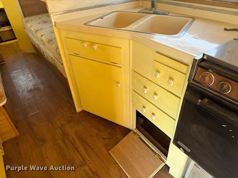 image for item DV8673 1970 Streamline Regency camper