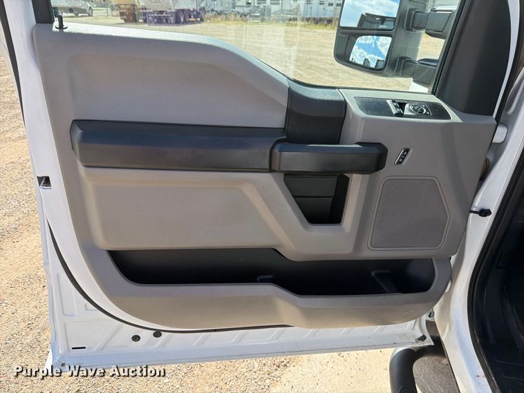 image for item DV8737 2021 Ford F-250 pickup truck