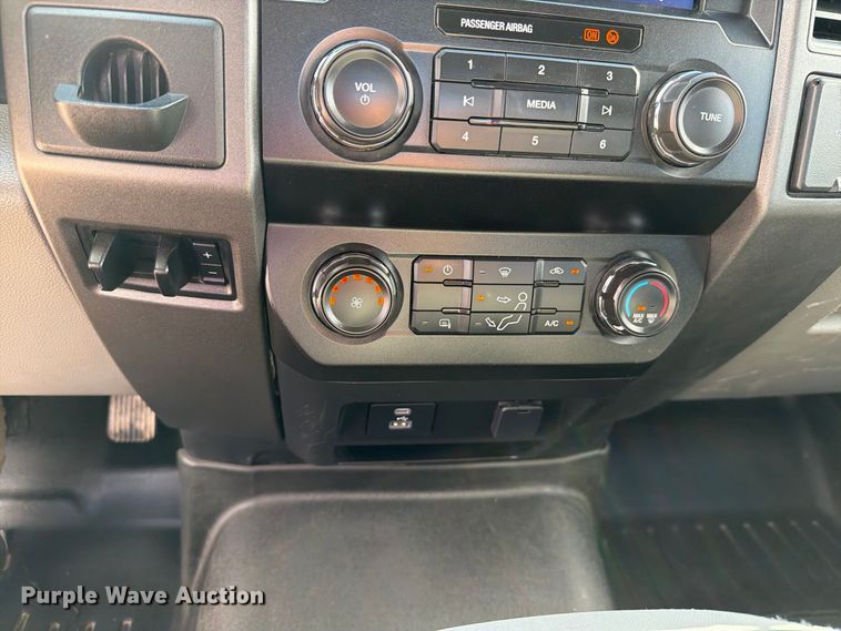 image for item DV8737 2021 Ford F-250 pickup truck