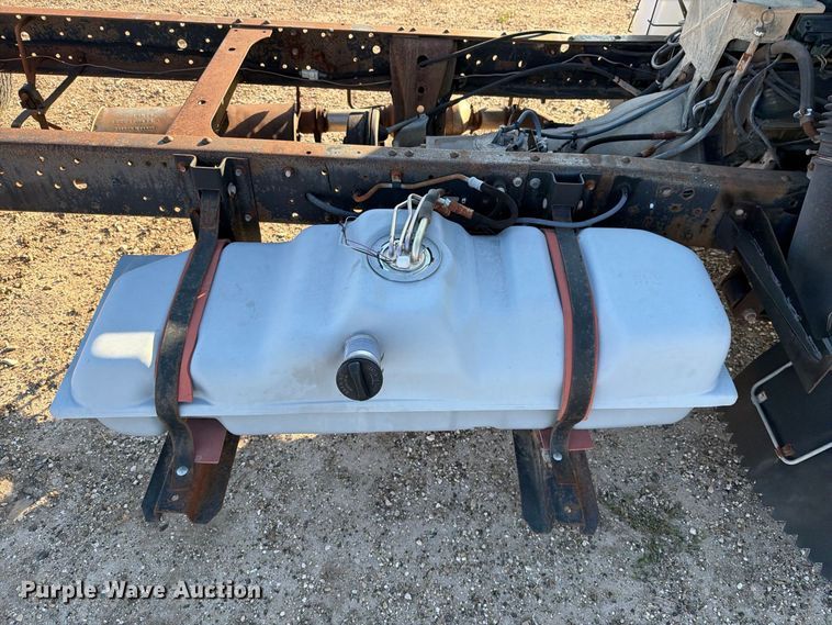 image for item DV8743 1994 Chevrolet Tiltmaster W4 truck cab and chassis