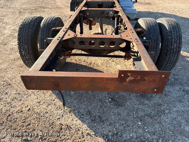 image for item DV8743 1994 Chevrolet Tiltmaster W4 truck cab and chassis