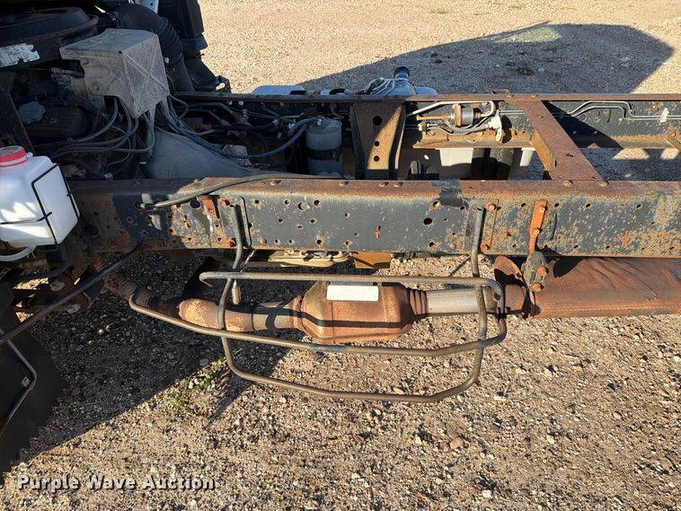 image for item DV8743 1994 Chevrolet Tiltmaster W4 truck cab and chassis