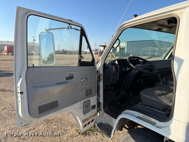 image for item DV8743 1994 Chevrolet Tiltmaster W4 truck cab and chassis
