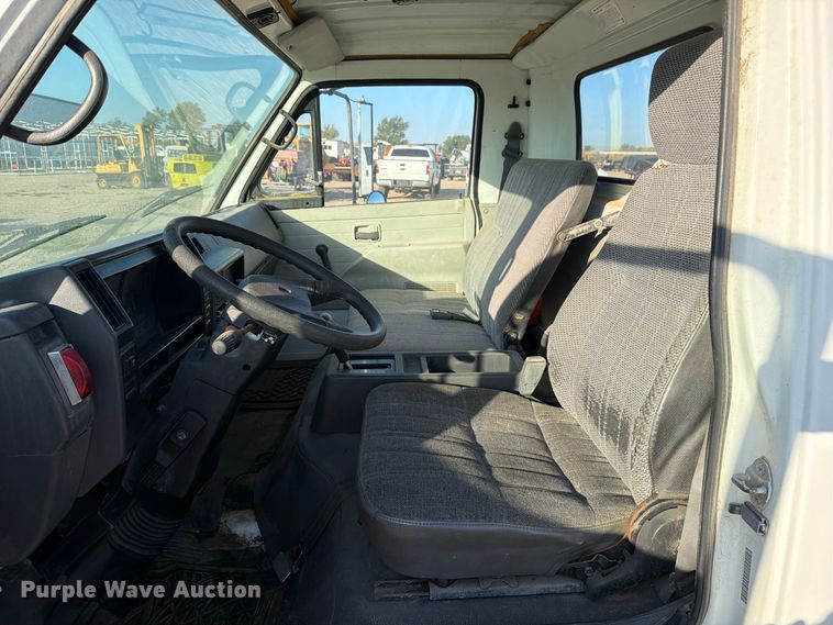 image for item DV8743 1994 Chevrolet Tiltmaster W4 truck cab and chassis