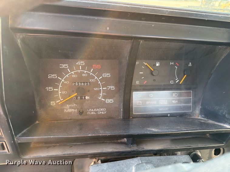 image for item DV8743 1994 Chevrolet Tiltmaster W4 truck cab and chassis
