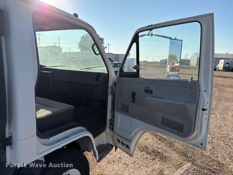 image for item DV8743 1994 Chevrolet Tiltmaster W4 truck cab and chassis