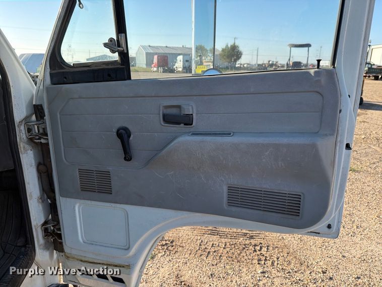 image for item DV8743 1994 Chevrolet Tiltmaster W4 truck cab and chassis