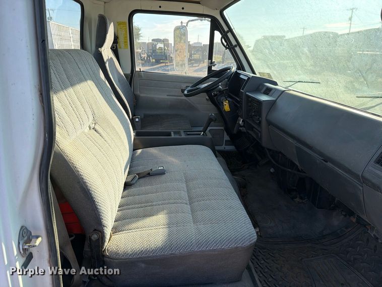 image for item DV8743 1994 Chevrolet Tiltmaster W4 truck cab and chassis