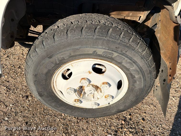image for item DV8743 1994 Chevrolet Tiltmaster W4 truck cab and chassis