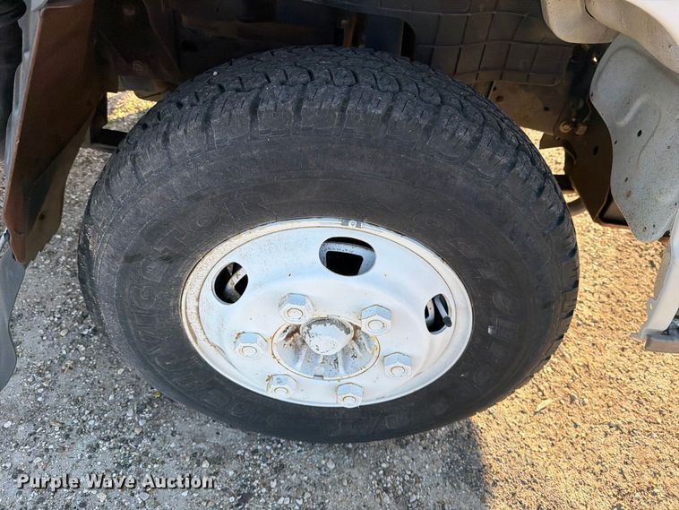 image for item DV8743 1994 Chevrolet Tiltmaster W4 truck cab and chassis