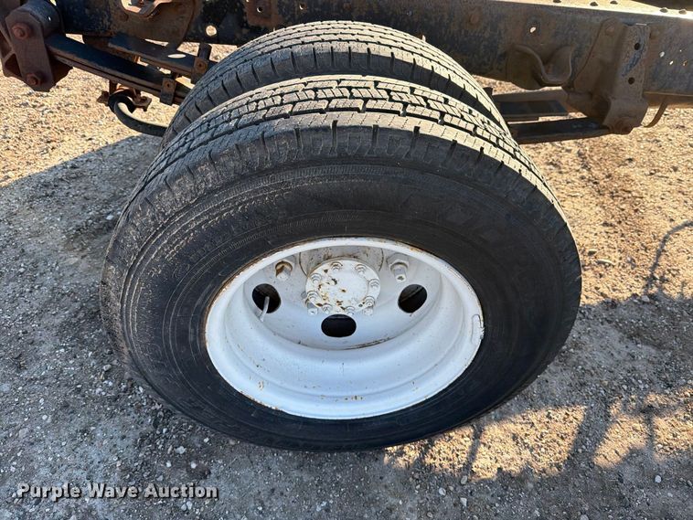 image for item DV8743 1994 Chevrolet Tiltmaster W4 truck cab and chassis
