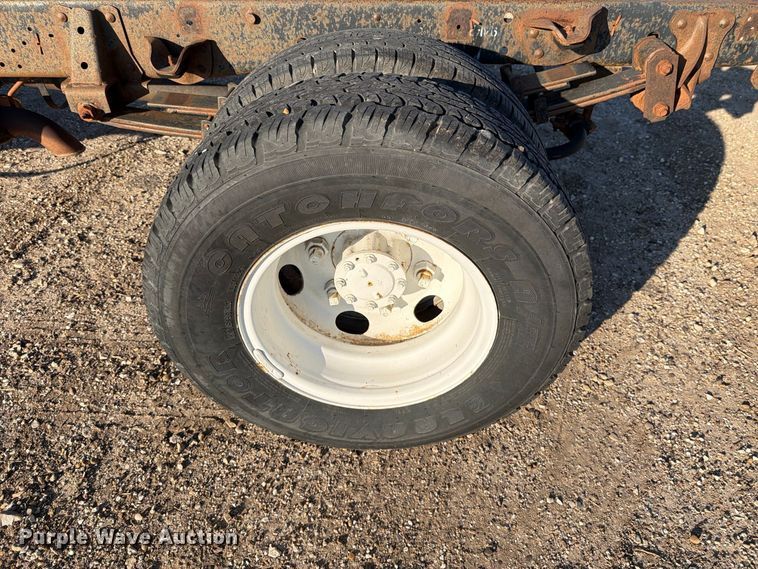 image for item DV8743 1994 Chevrolet Tiltmaster W4 truck cab and chassis