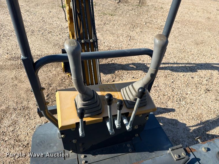 image for item DV8745 AGT industrial H12 mini excavator
