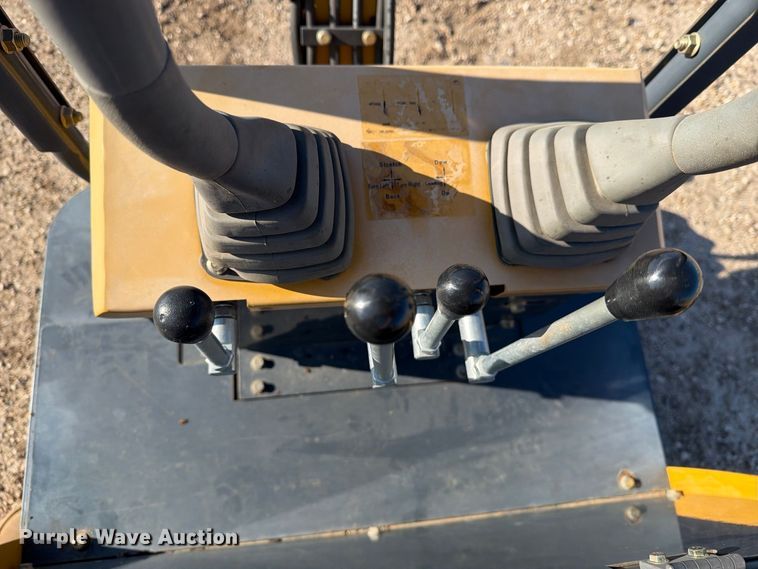 image for item DV8745 AGT industrial H12 mini excavator