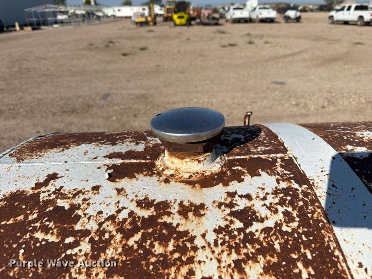 image for item DV8746 fuel trailer