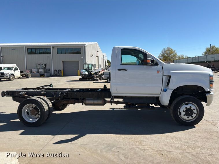 image for item ED0071 2019 Chevrolet Silverado 5500 truck cab and chassis