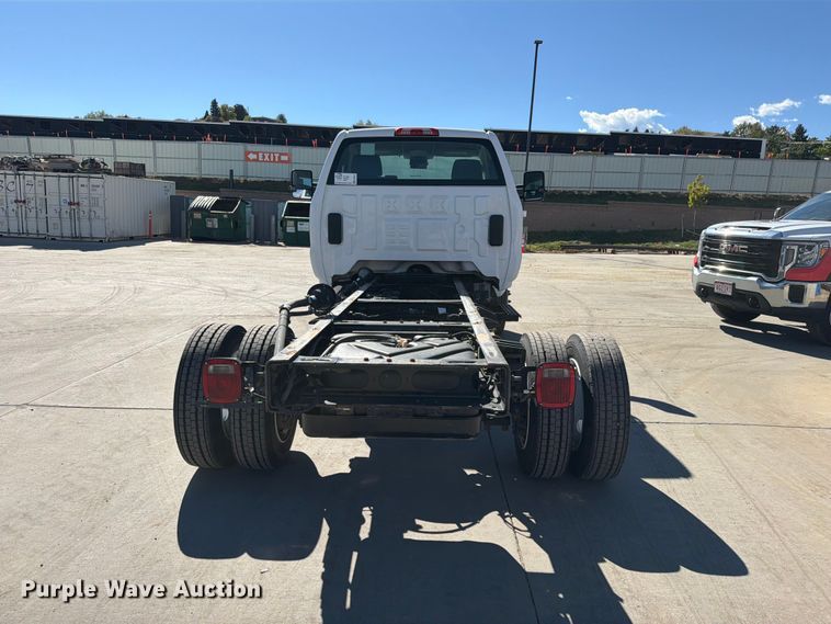 image for item ED0071 2019 Chevrolet Silverado 5500 truck cab and chassis