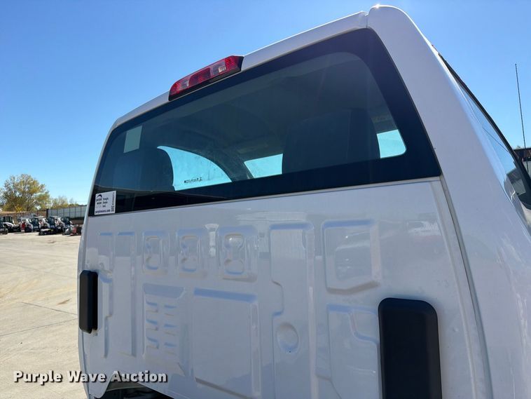 image for item ED0071 2019 Chevrolet Silverado 5500 truck cab and chassis