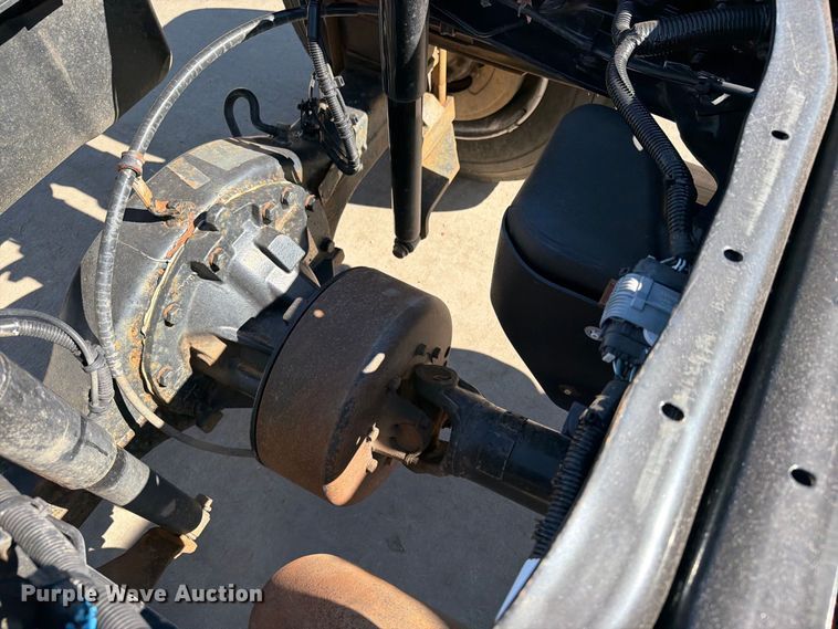image for item ED0071 2019 Chevrolet Silverado 5500 truck cab and chassis