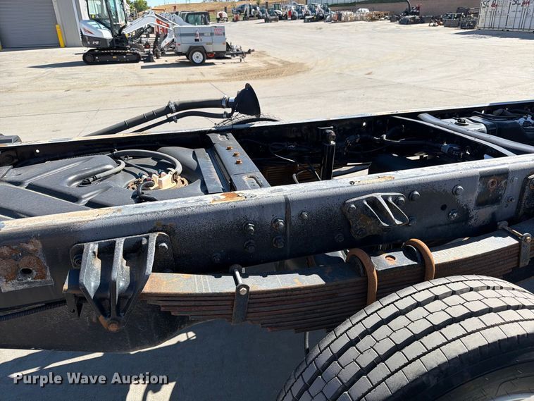 image for item ED0071 2019 Chevrolet Silverado 5500 truck cab and chassis
