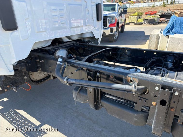 image for item ED0071 2019 Chevrolet Silverado 5500 truck cab and chassis