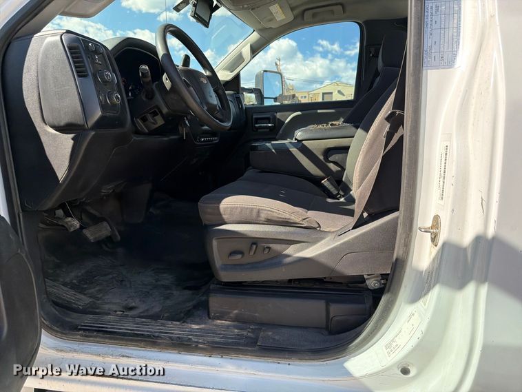 image for item ED0071 2019 Chevrolet Silverado 5500 truck cab and chassis