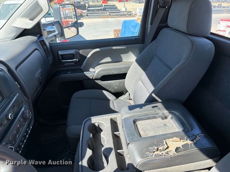 image for item ED0071 2019 Chevrolet Silverado 5500 truck cab and chassis