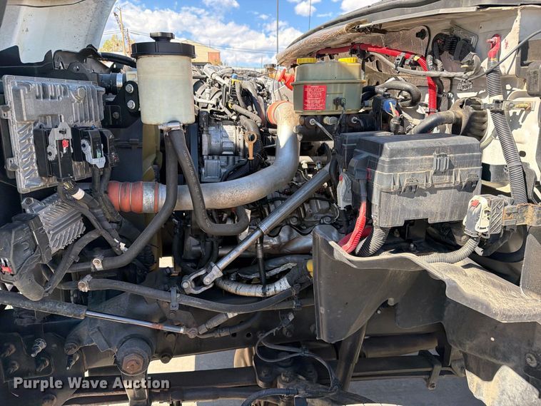image for item ED0071 2019 Chevrolet Silverado 5500 truck cab and chassis