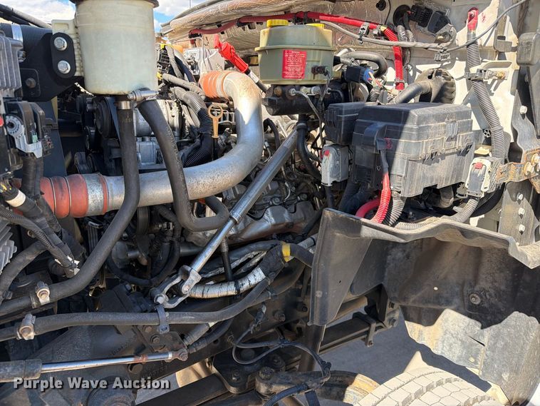 image for item ED0071 2019 Chevrolet Silverado 5500 truck cab and chassis