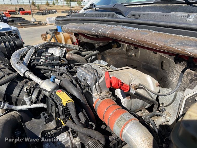 image for item ED0071 2019 Chevrolet Silverado 5500 truck cab and chassis