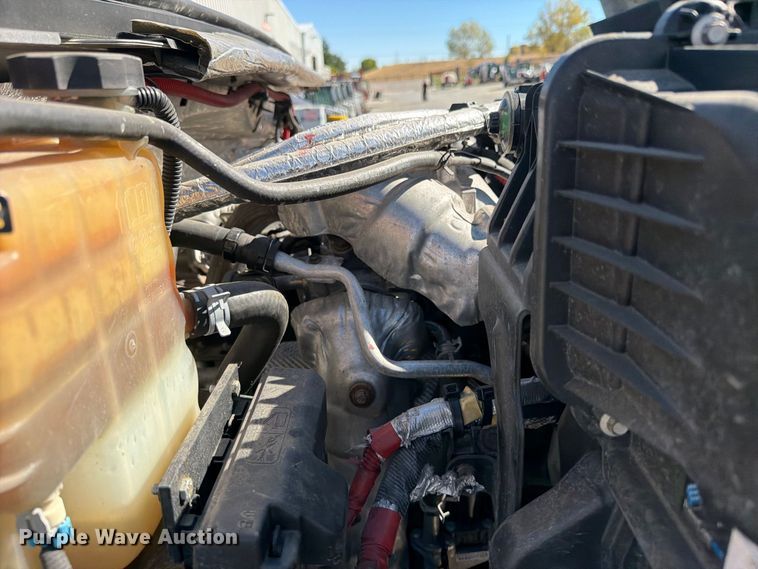 image for item ED0071 2019 Chevrolet Silverado 5500 truck cab and chassis