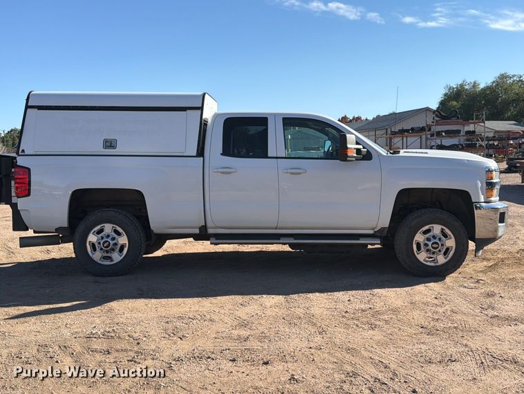 image for item ED0216 2017 Chevrolet Silverado 2500HD Ext. Cab pickup truck